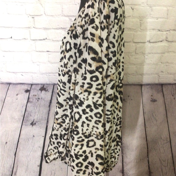 Torrid women’s plus long sleeves animal print cheetah blouse top size 2 - Picture 9 of 9